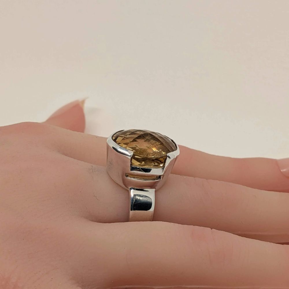 Oval Cut Citrine Ring - Image 4