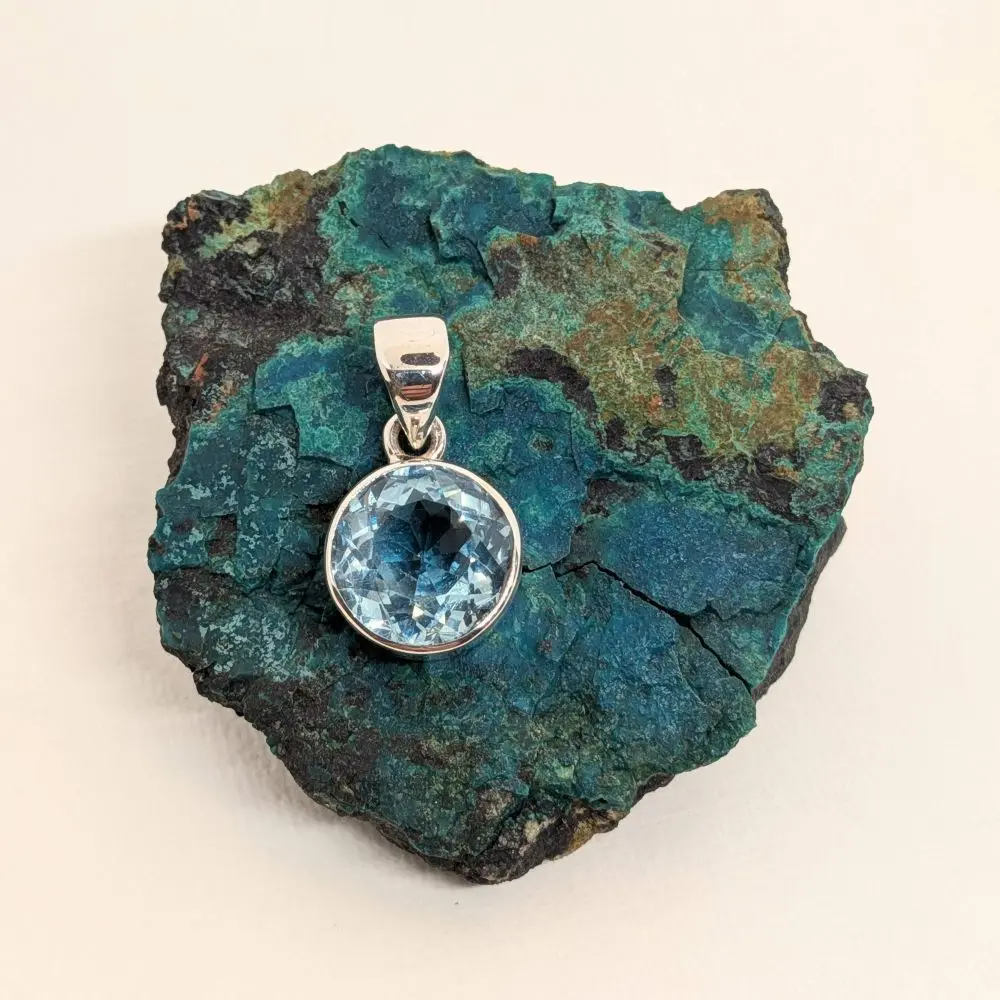 Blue Topaz Round‑Cut Pendant